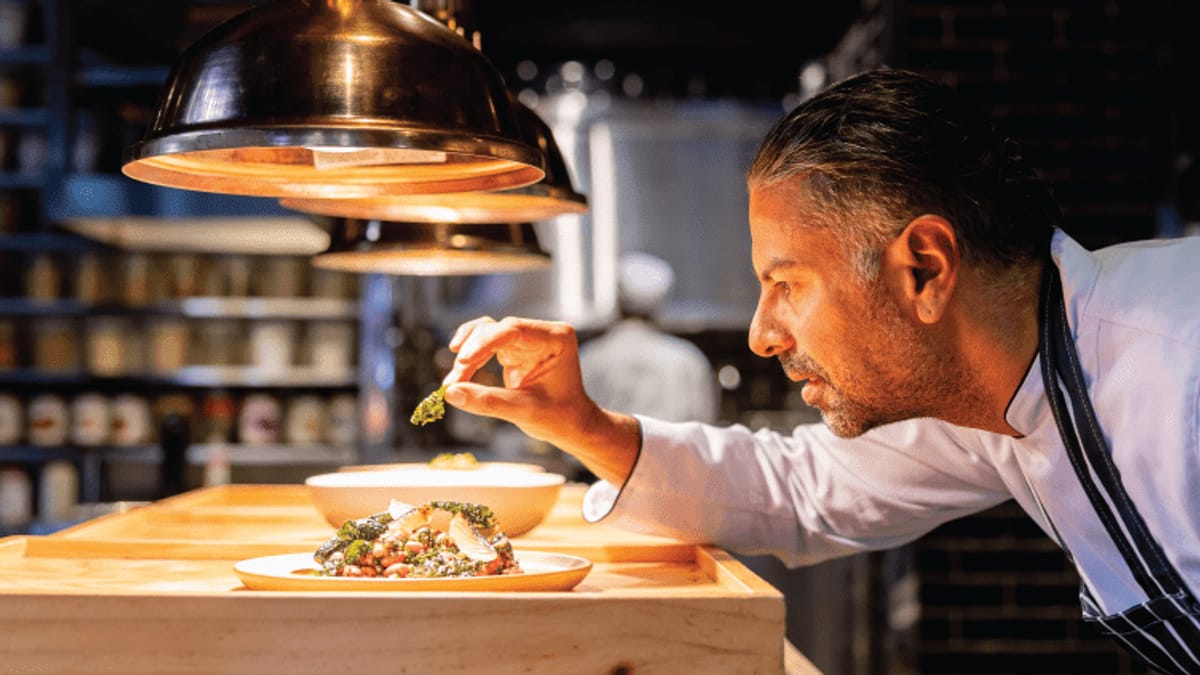 Food Plating Techniques That Will Wow Your Guests